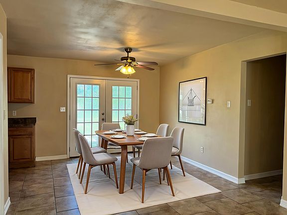 DIGITALLY STAGED Dining Area