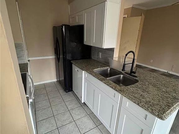 4th image of 937 Carla Pl