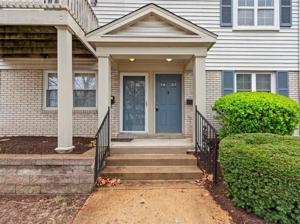 1537 Swallow Dr, Saint Louis, MO 63144