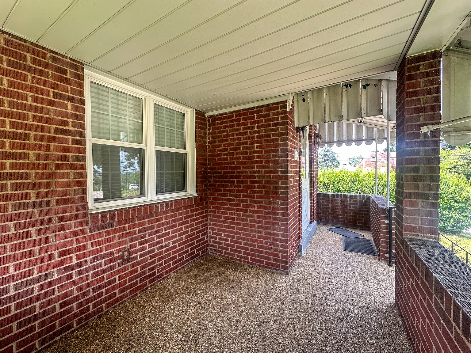 3 bed, 1324 sqft, $1,800 — Photo 3