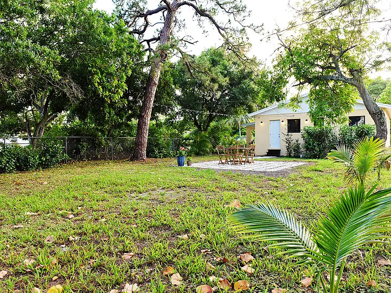 NW 7th Ter — Photo 15