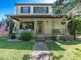 407 N Main St, Stewartsville, NJ 08886