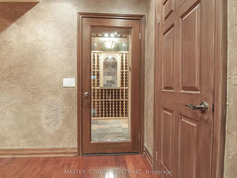 678 Saint Nicholas Ct — Photo 39