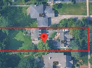 254 Coe Rd, Clarendon Hills, IL 60514