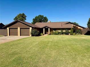 118 Randolph Rd, Clinton, OK 73601