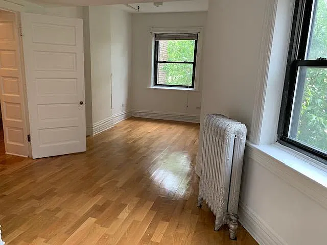 3205 N Clark St — Photo 4