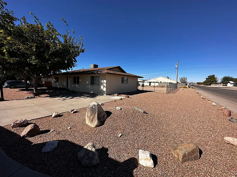2737 Lillie Ave — Photo 11