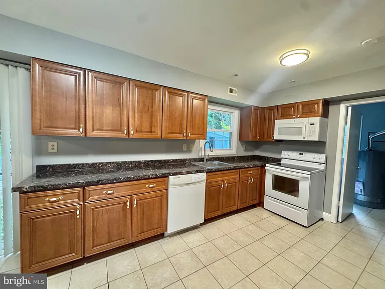 4908 Rocky Spring Ln — Photo 11