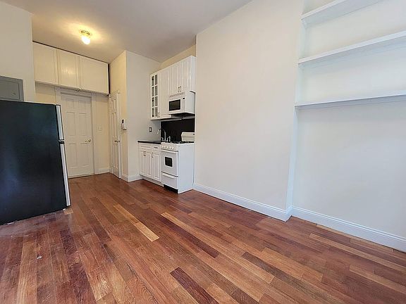 4th image of 108 Charles St #Y