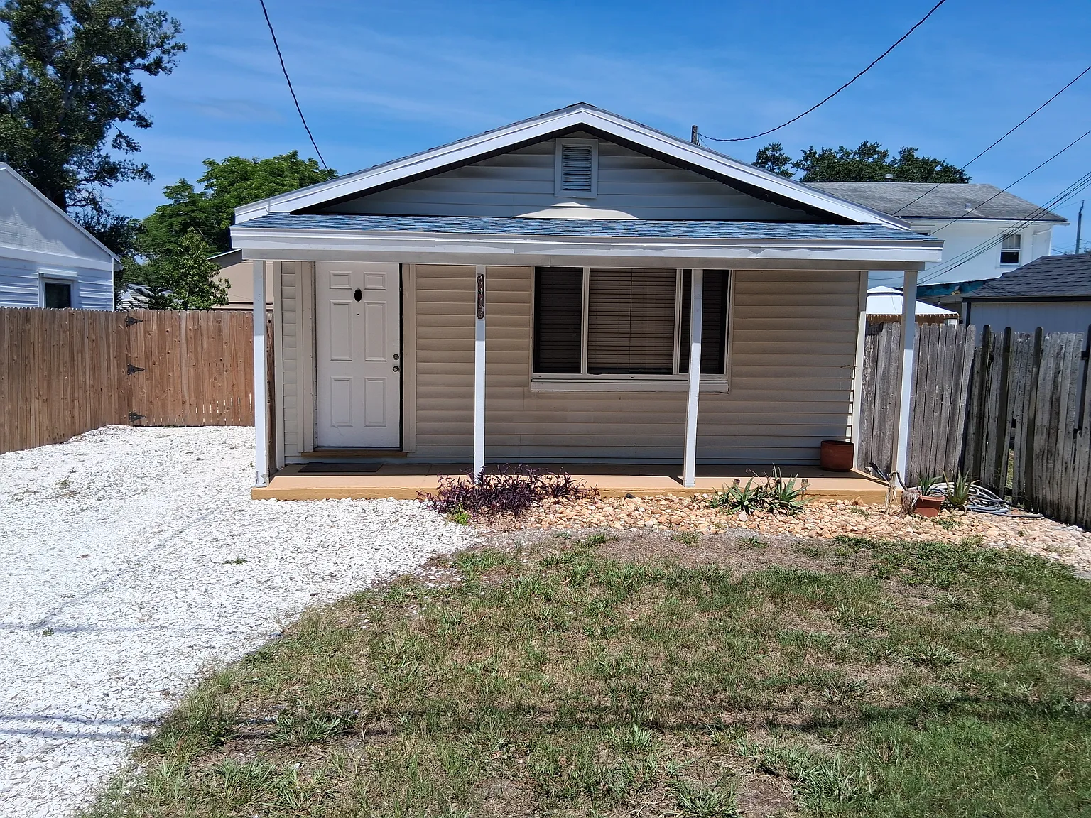 2 bed, 809 sqft, $1,900 — Photo 1