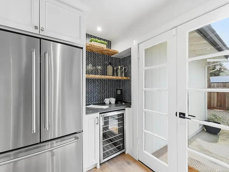 Dry bar, temp controlled wine storage