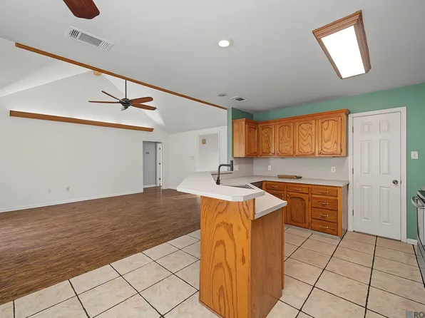 13120 Joycelynn Rd, Walker, LA 70785