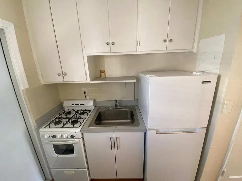 1125 SW 5th St #8