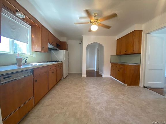 4th image of 20 Marion Ave Floor 2