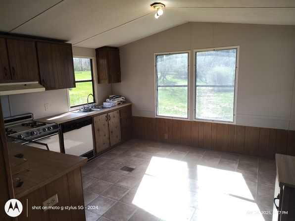 21152 Broad St, Broad Top, PA 16621