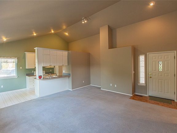 5th image of 1739 Manhattan Dr
