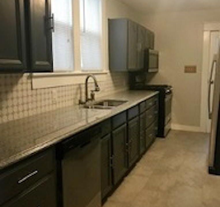 1st image of 425 London St