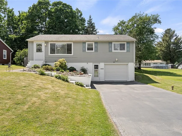 9443 Wickham Dr, Brewerton, NY 13029