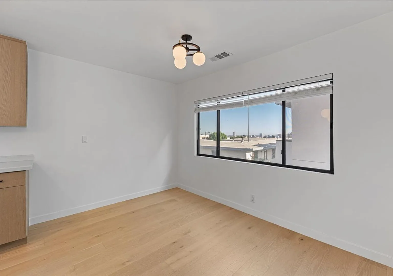 Beautiful One Bedroom Apartment In The Heart of West Hollywood! — Photo 4
