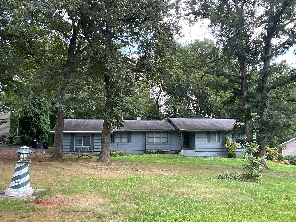 1st image of 21 Colonial Cir