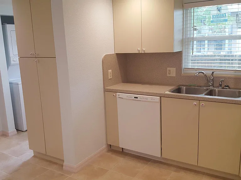 1465 NE Oak Lane Dr — Photo 3