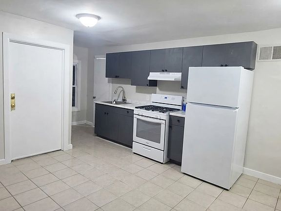 2nd image of 175 James St #3