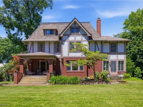 2689 Berkshire Rd, Cleveland Heights, OH 44106
