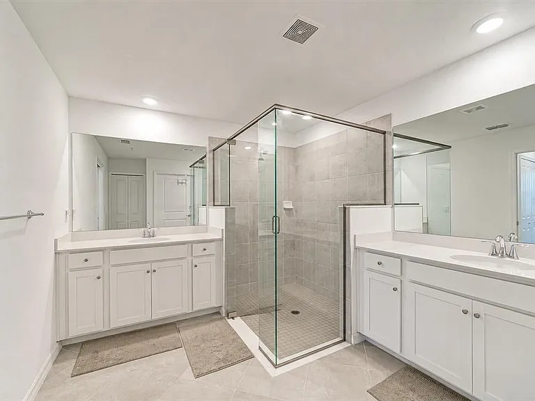 5687 N Honore Ave #411 — Photo 13