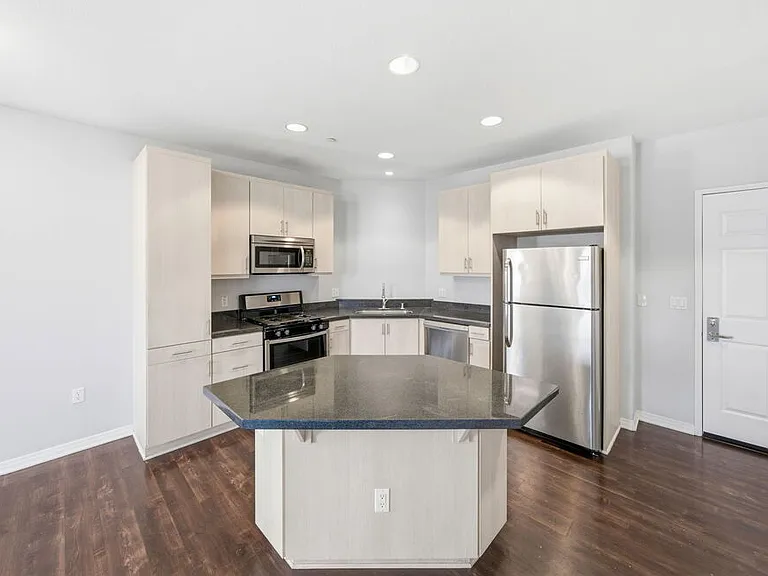 1408 W Washington Blvd #303 — Photo 1