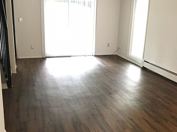 4th image of 325 E 6th St APT 9