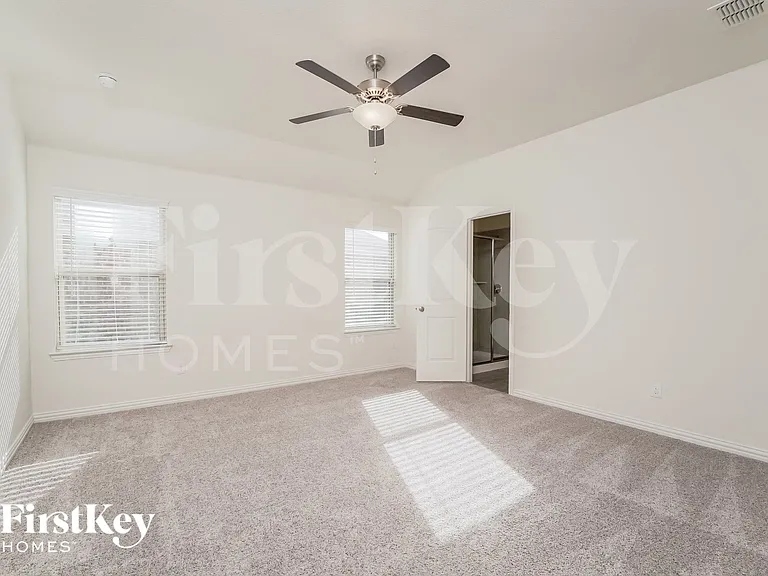 815 Silverbell St — Photo 7