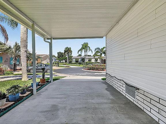 3rd image of 490 Pelican Shoal Pl