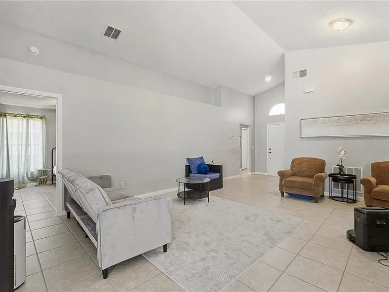 334 Brayton Ln — Photo 10