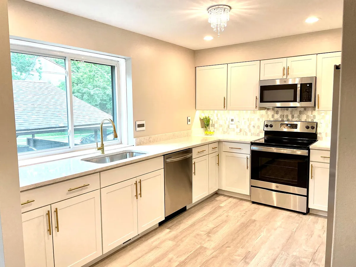 Building Photo - 7475 Hickory Log Cir