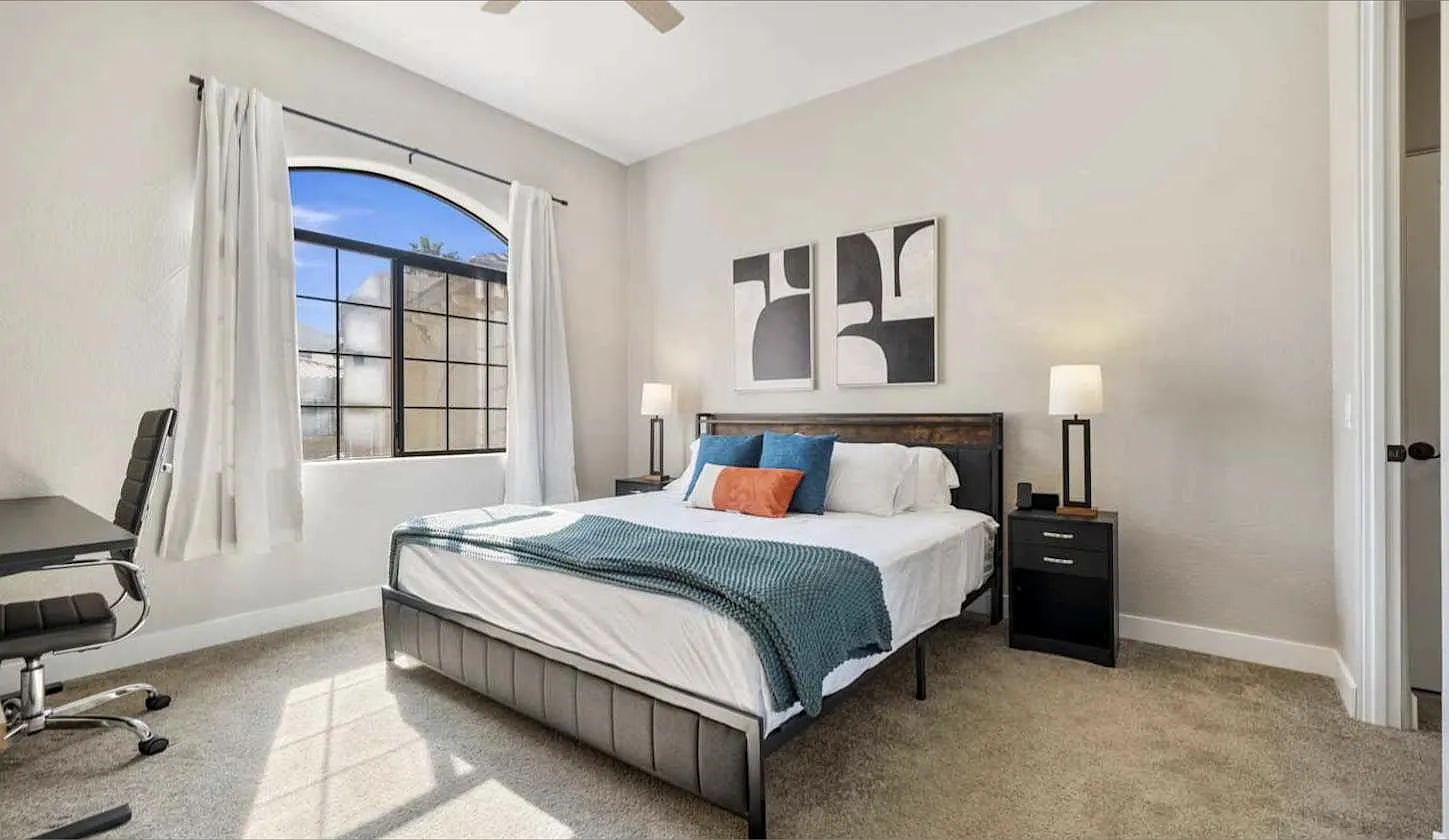 1 bed, 678 sqft, $2,400 — Photo 4
