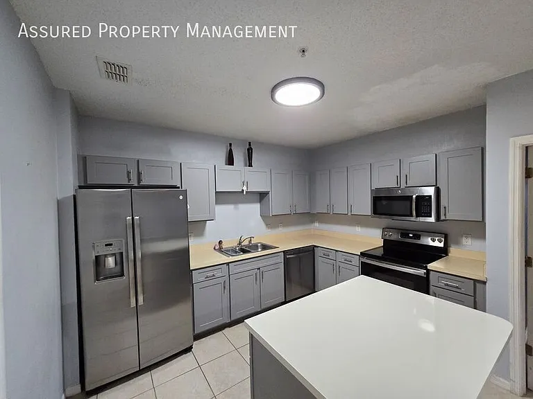 2048 Cypress Bay Blvd — Photo 3