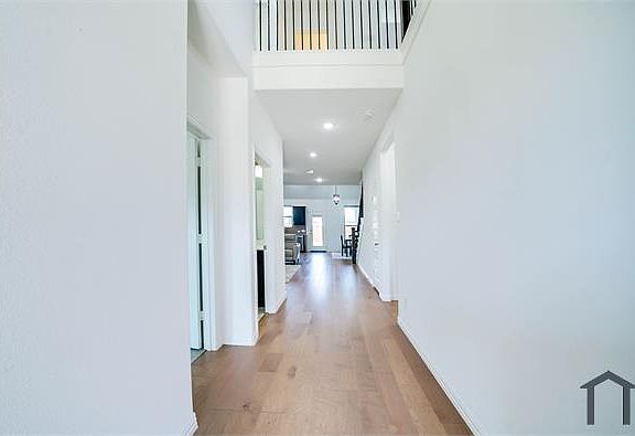 3rd image of 1409 Ladys Mantle Way
