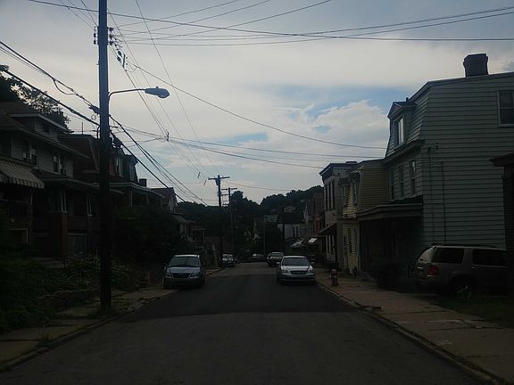 5th image of 748 Anaheim St