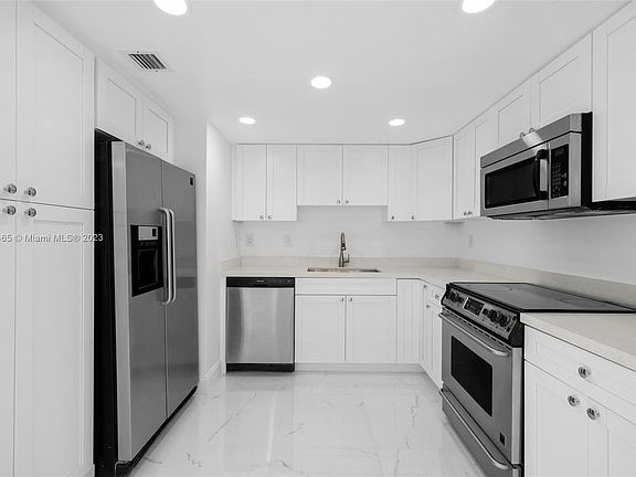 5th image of 1450 Brickell Bay Dr APT 412