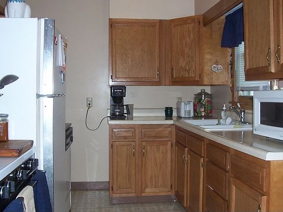 3rd image of 3954 East St