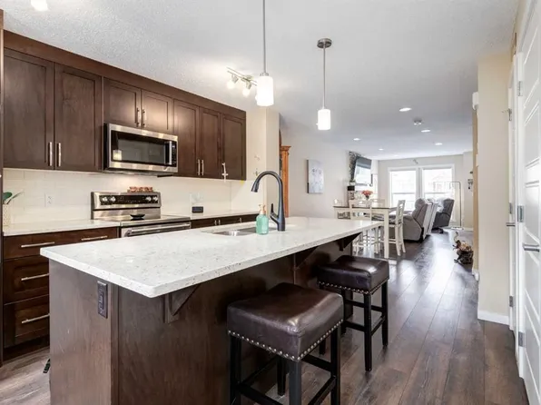 606 NW Cranford Mews SE, Calgary, AB T3M 2P1