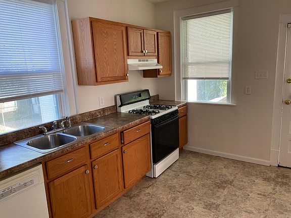3rd image of 221 E Velma Ave