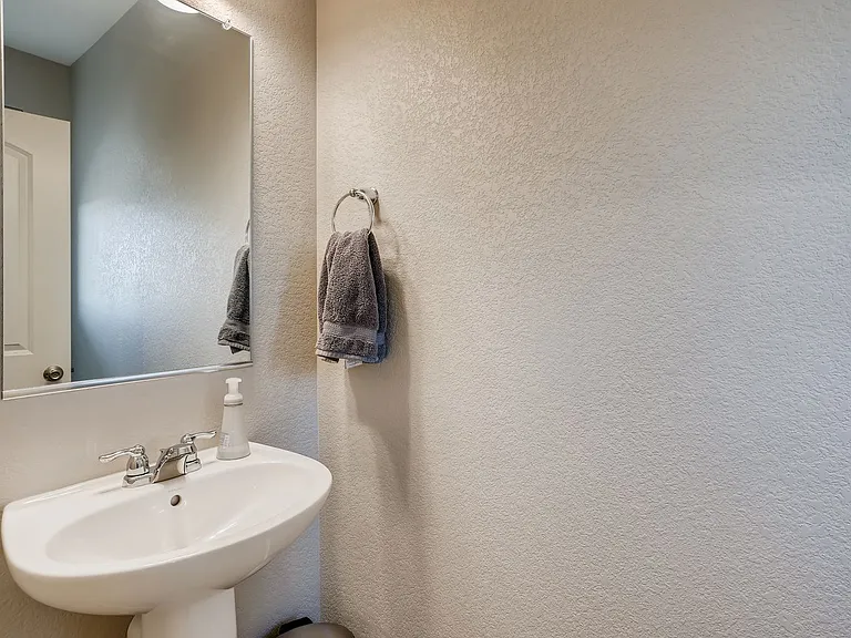 13710 Ash Cir — Photo 8