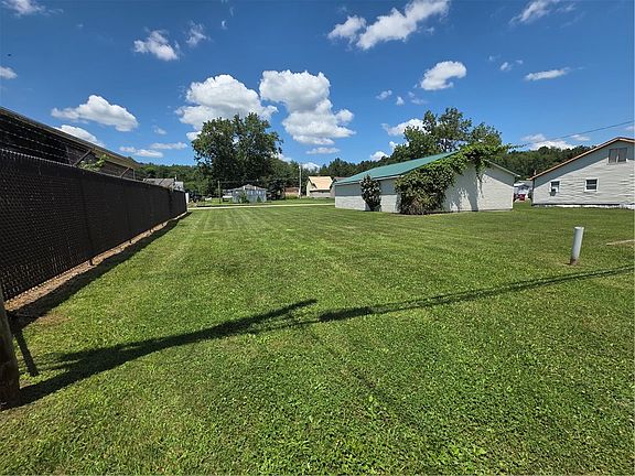 2nd image of 1104 Manor Ave