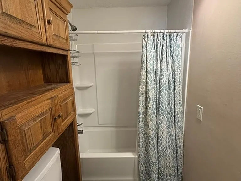 1906 Russell Ave — Photo 6