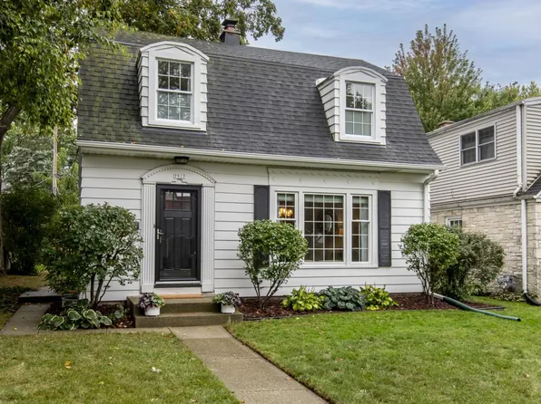 7927 West Hadley STREET, Milwaukee, WI 53222