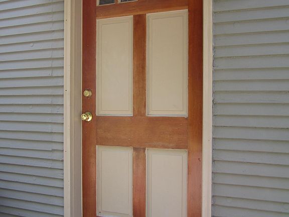 3rd image of 312 1/2 Record St
