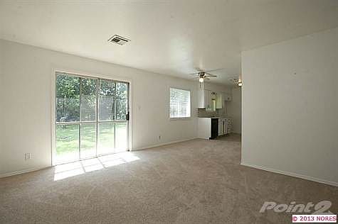 Living Room large and whole house has brand new carpet
