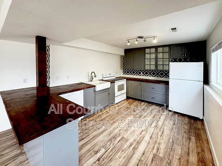 1340 Westend Ave — Photo 3