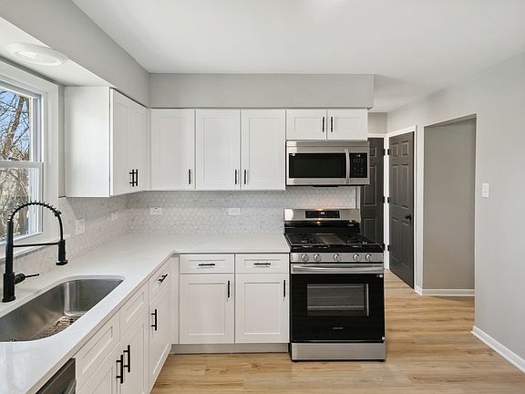 5th image of 17553 Sycamore Ave